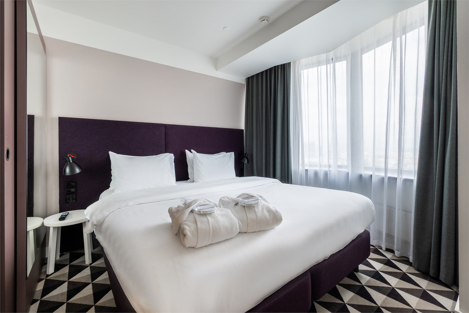 SMART Апартаменты с видом на МИД на клубном этаже в Azimut Сити Отель Смоленская Москва