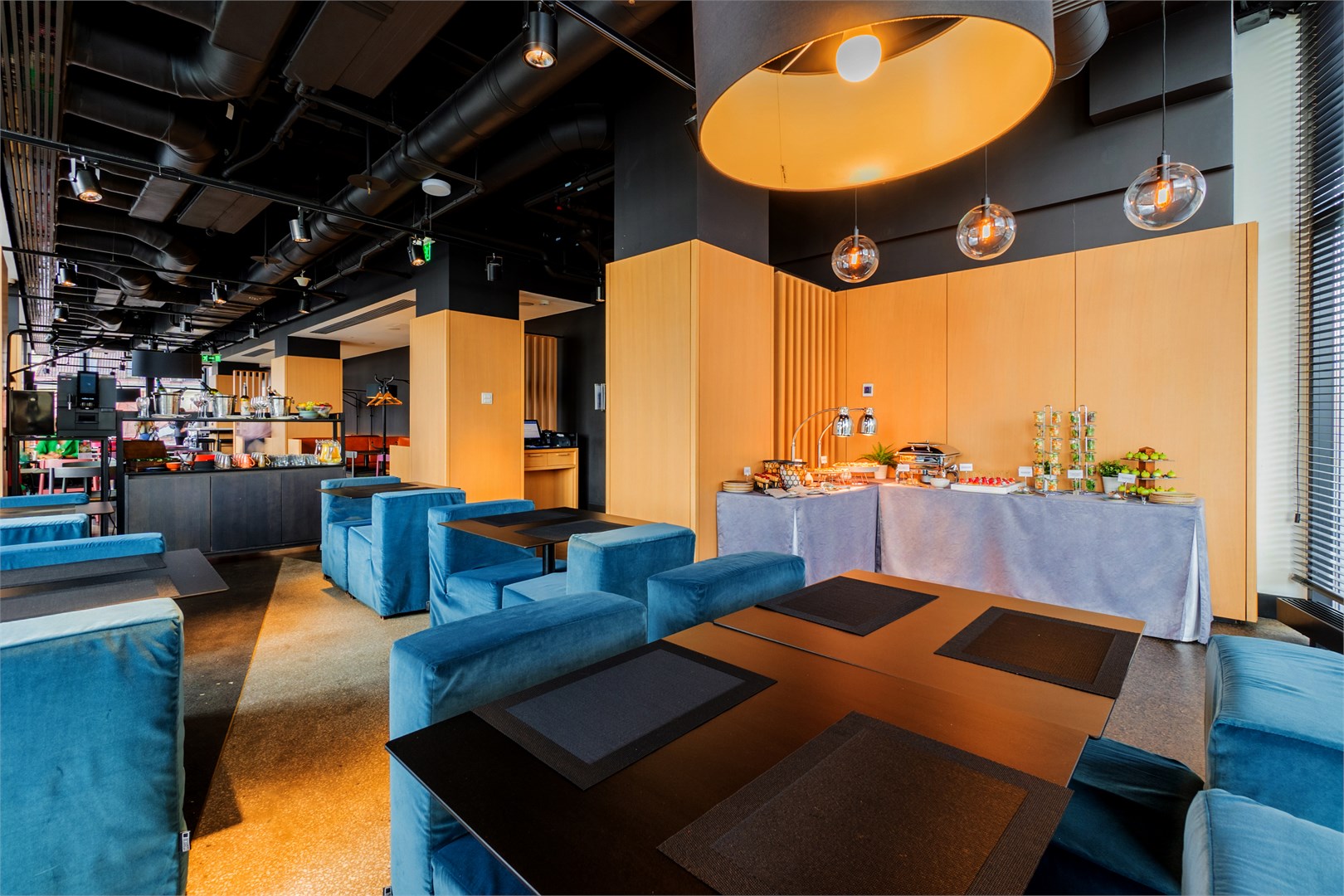 SMART Апартаменты с видом на МИД на клубном этаже в Azimut Сити Отель Смоленская Москва