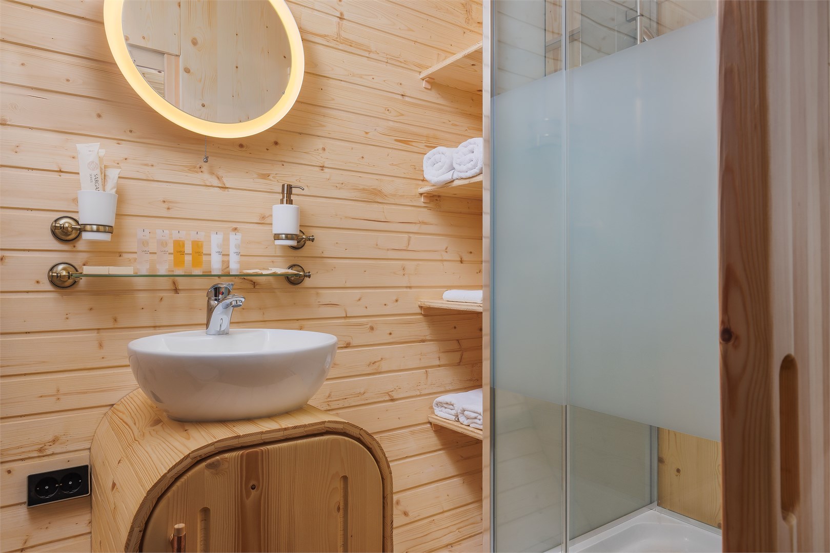 Артхаус (Глэмпинг) в Конаково Ривер Клаб