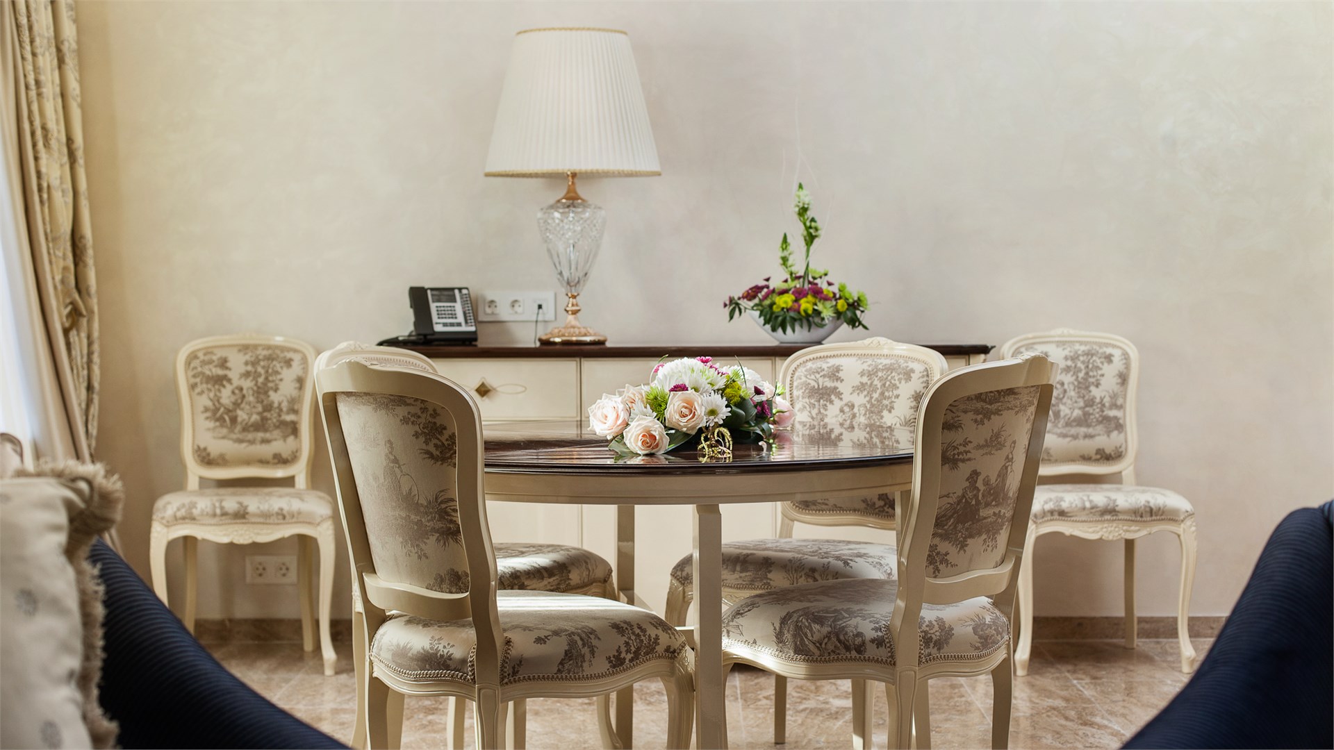 Апартаменты (Вилла с двумя спальнями, с завтраком) в Lazurnaya hotel&SPA