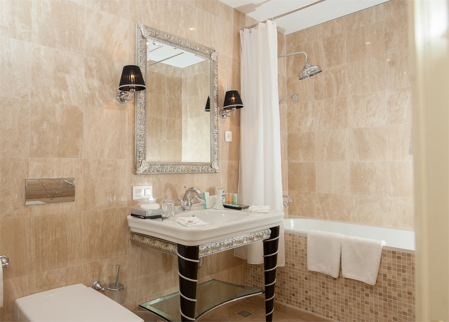 Апартаменты (Вилла с двумя спальнями, с завтраком) в Lazurnaya hotel&SPA