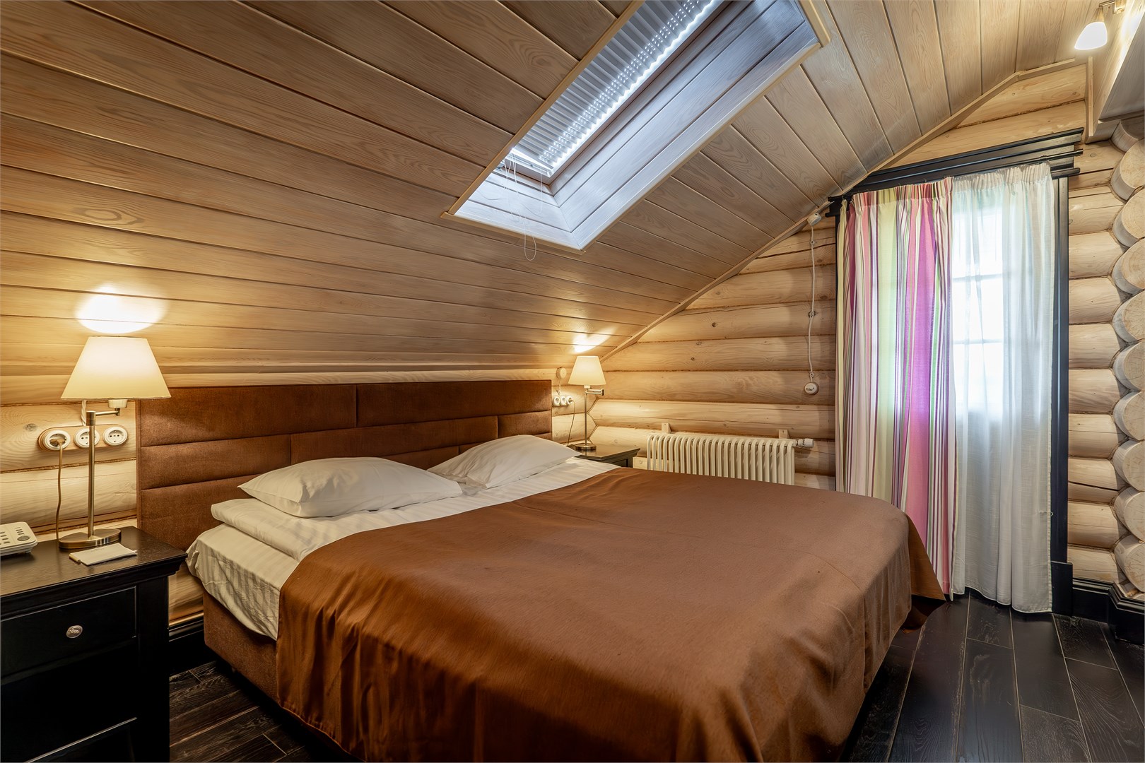 Фотография Стандартный двухместный номер с мансардным окном и балконом