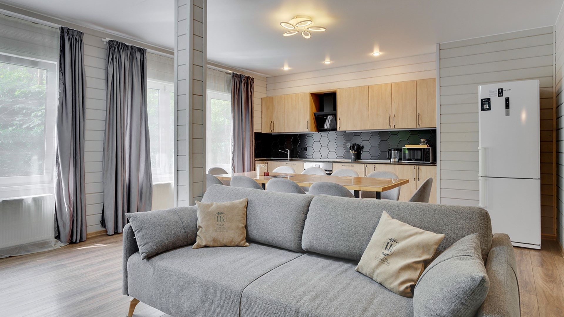 Коттедж «Королевский 33» в Царство-Королевство