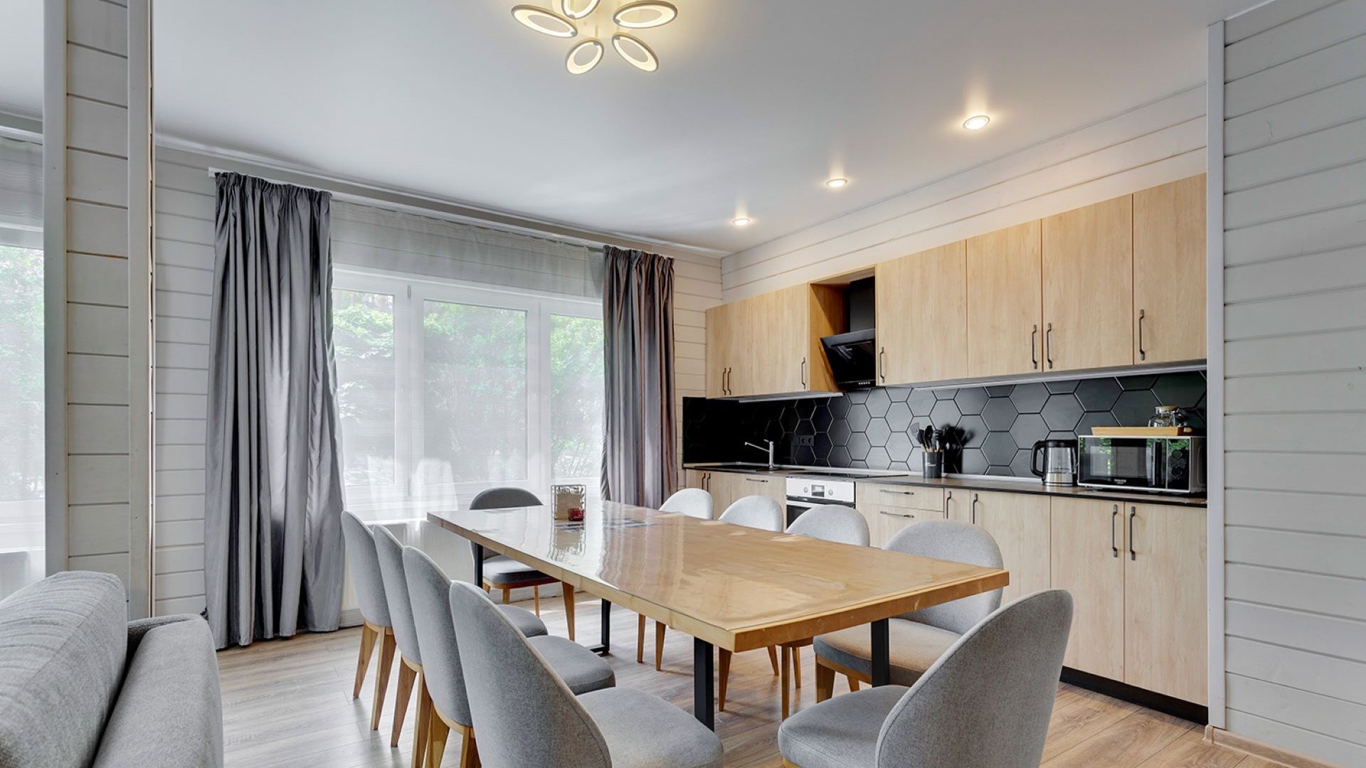 Коттедж «Королевский 33» в Царство-Королевство