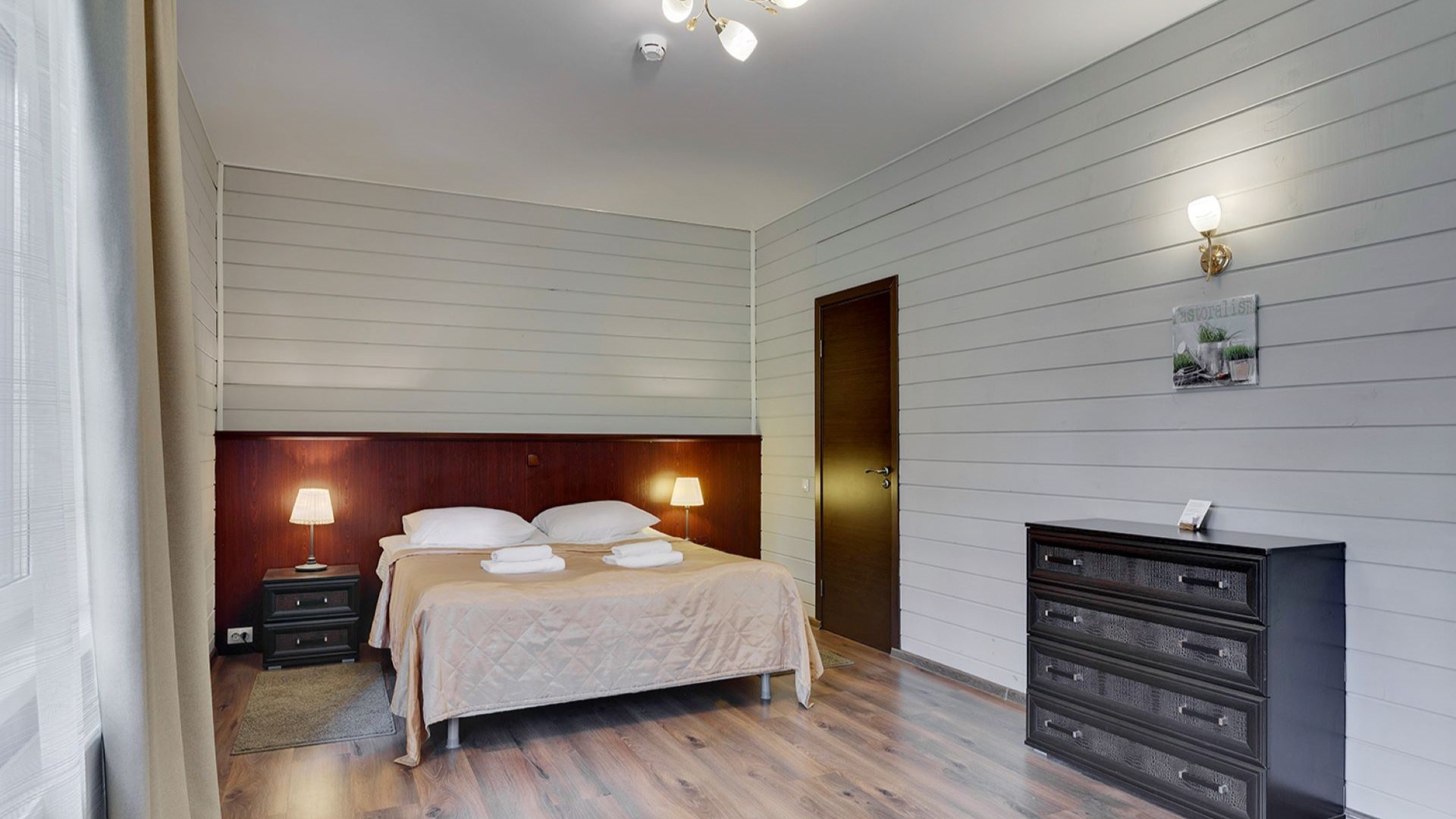 Коттедж «Королевский 33» в Царство-Королевство