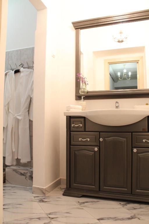 "Biscuit" Бисквит в Усадьба купца Баева