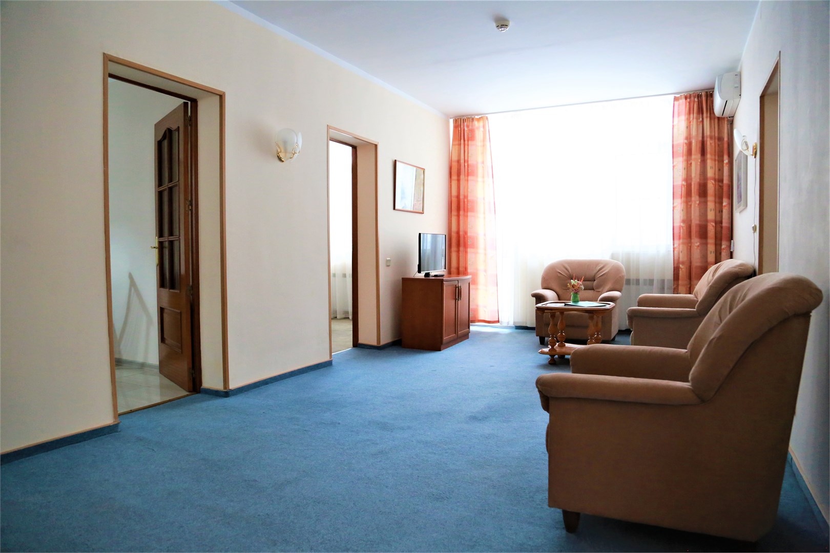 Апартамент трёхкомнатный с кухней / 2 корпус "Урал" в Десна