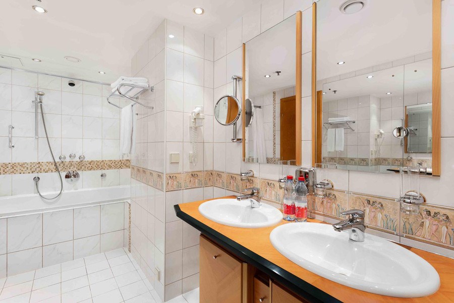 Люкс с панорамным видом в Azimut Сити Отель Олимпик Москва