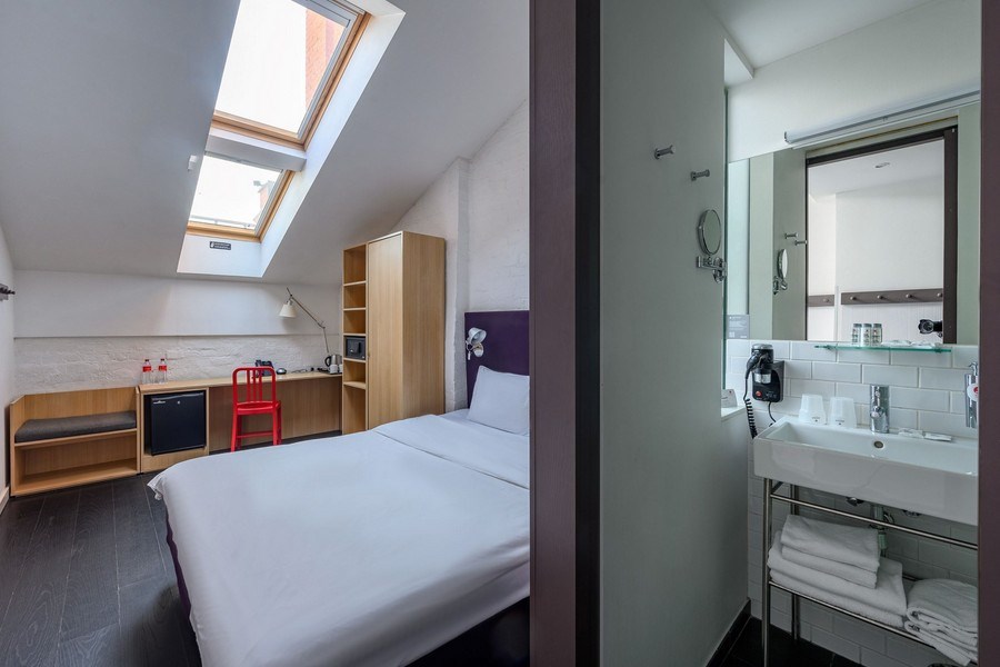 SMART Супериор с мансардным окном в Azimut Сити Отель Тульская Москва