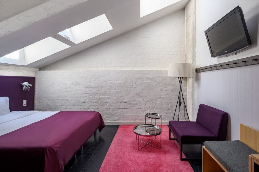 SMART Полулюкс с мансардным окном в Azimut Сити Отель Тульская Москва