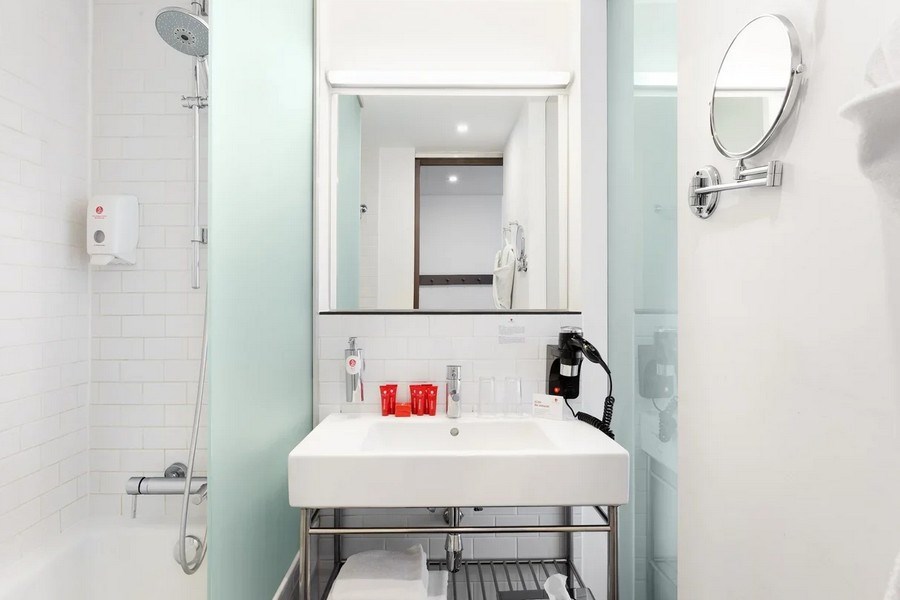 SMART Полулюкс с мансардным окном в Azimut Сити Отель Тульская Москва