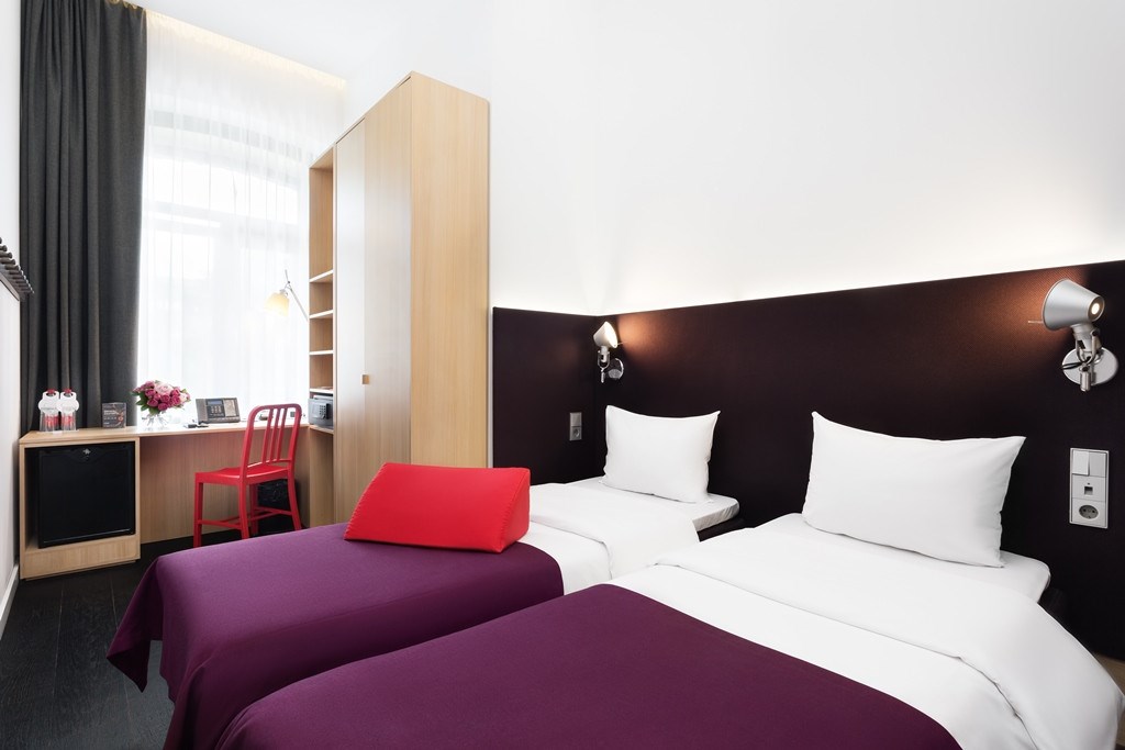 SMART Стандарт с двумя раздельными кроватями в Azimut Сити Отель Тульская Москва