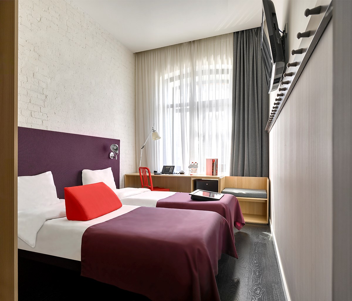 SMART Супериор с двумя раздельным кроватями в Azimut Сити Отель Тульская Москва