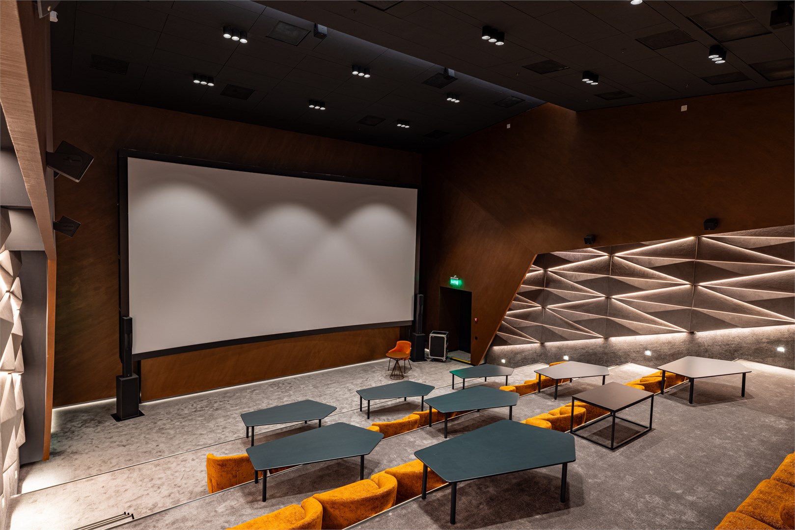 Аренда виллы с комплексом услуг в Репино-Ленинское