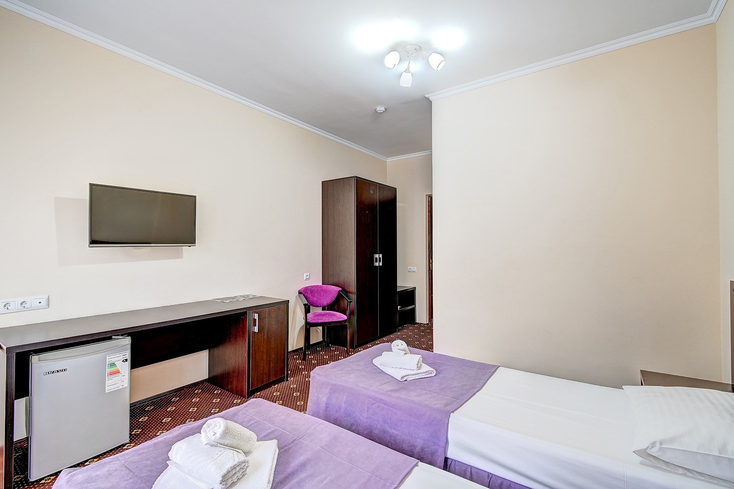 Двухместный номер с одной большой или 2 разд.кровати без балкона в Виктория