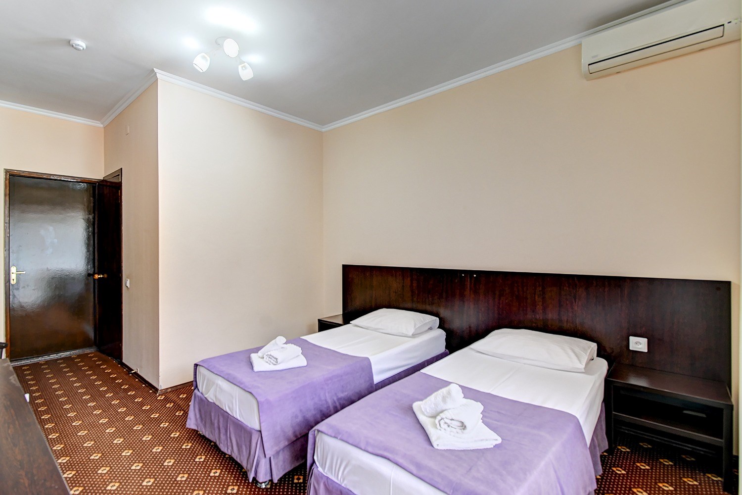 Двухместный номер с одной большой или 2 разд.кровати без балкона в Виктория