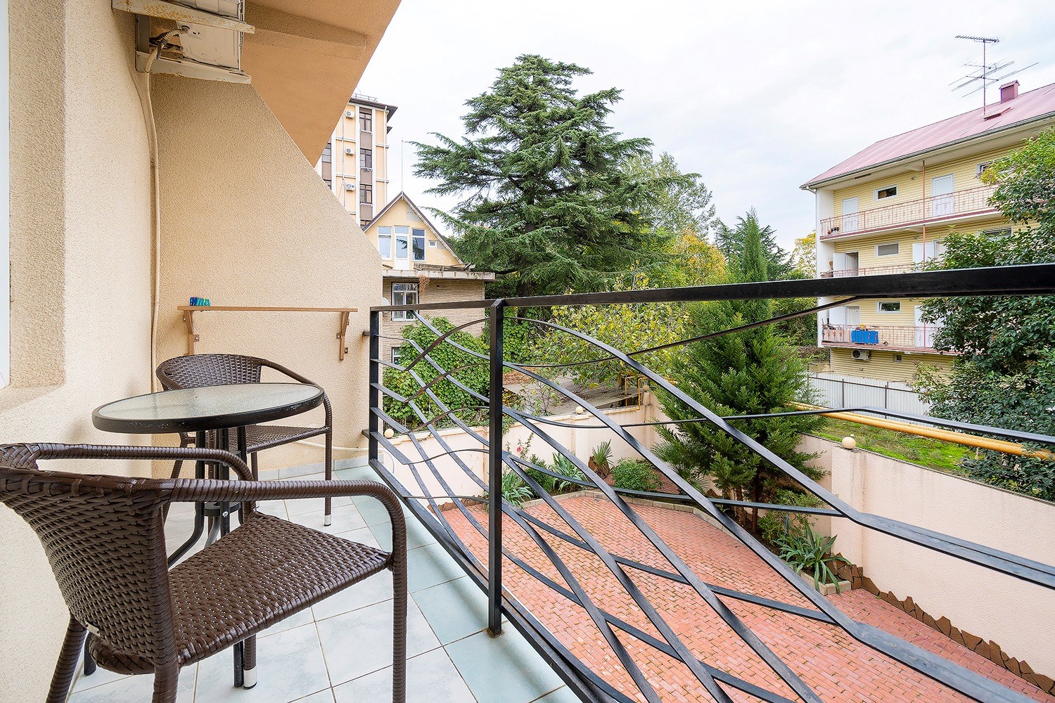 Трехместный номер комфорт с балконом в Виктория