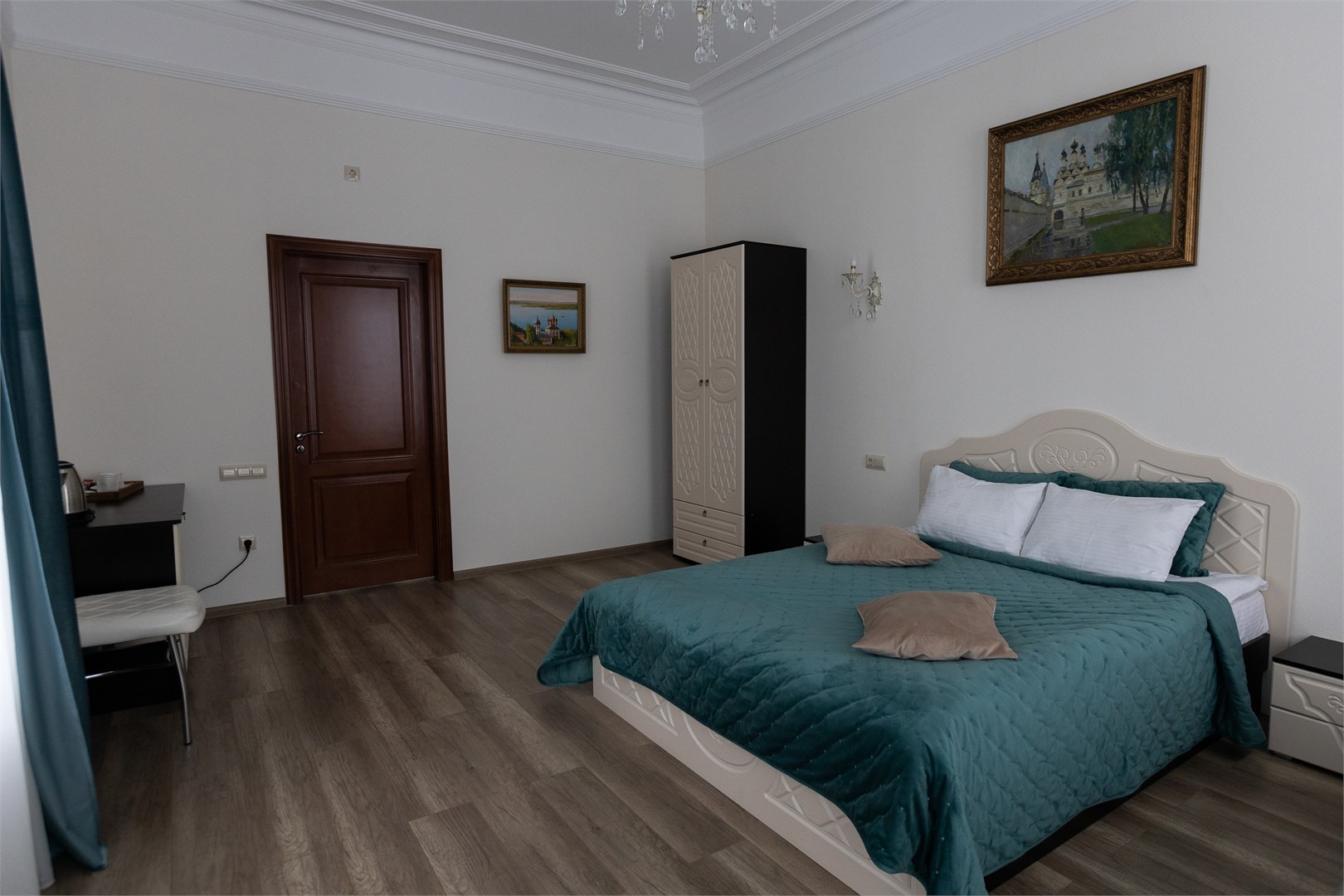 Люкс двухкомнатный в Дом купца Сыромятникова