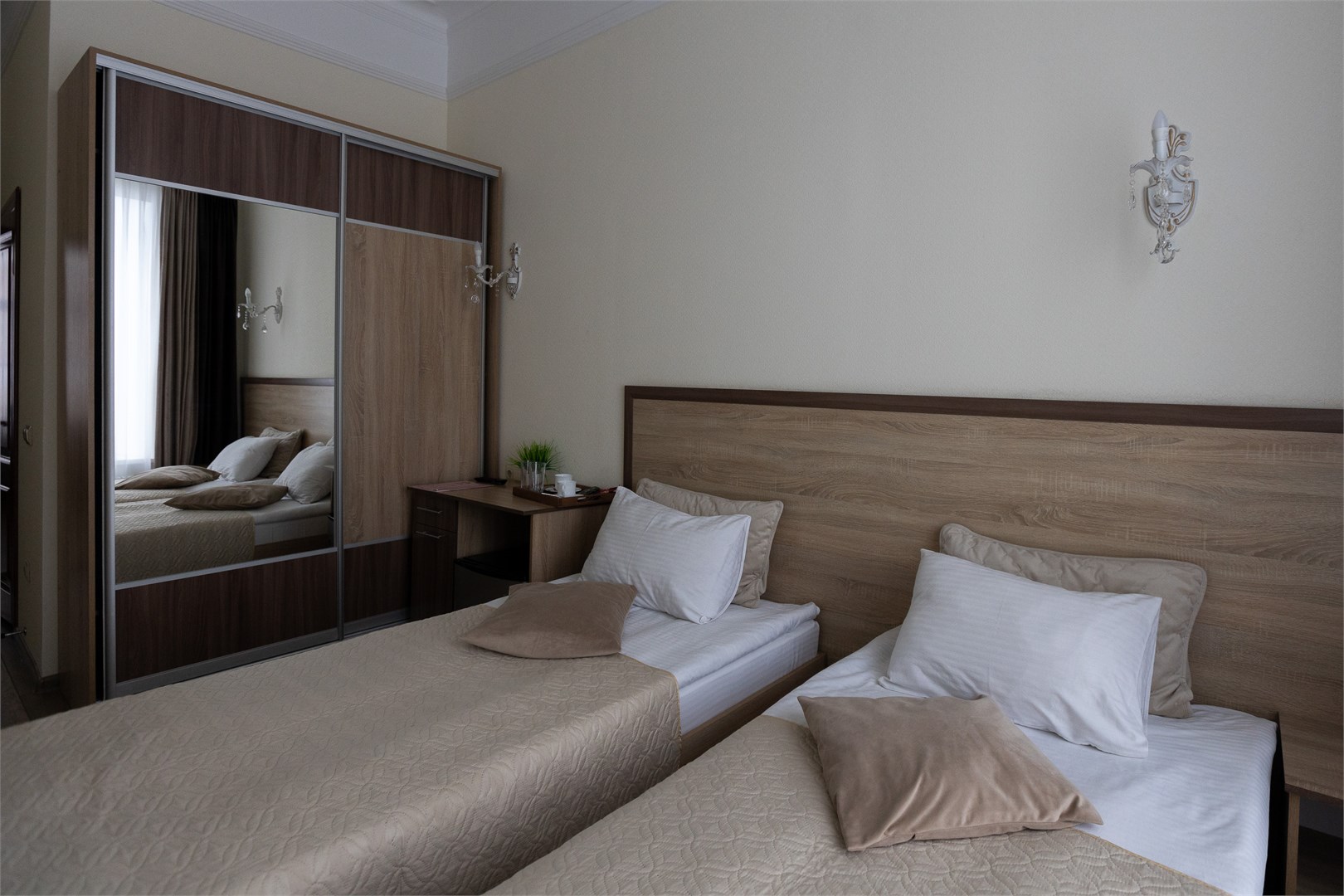 Стандарт улучшенный с двумя односпальнымикроватями в Дом купца Сыромятникова