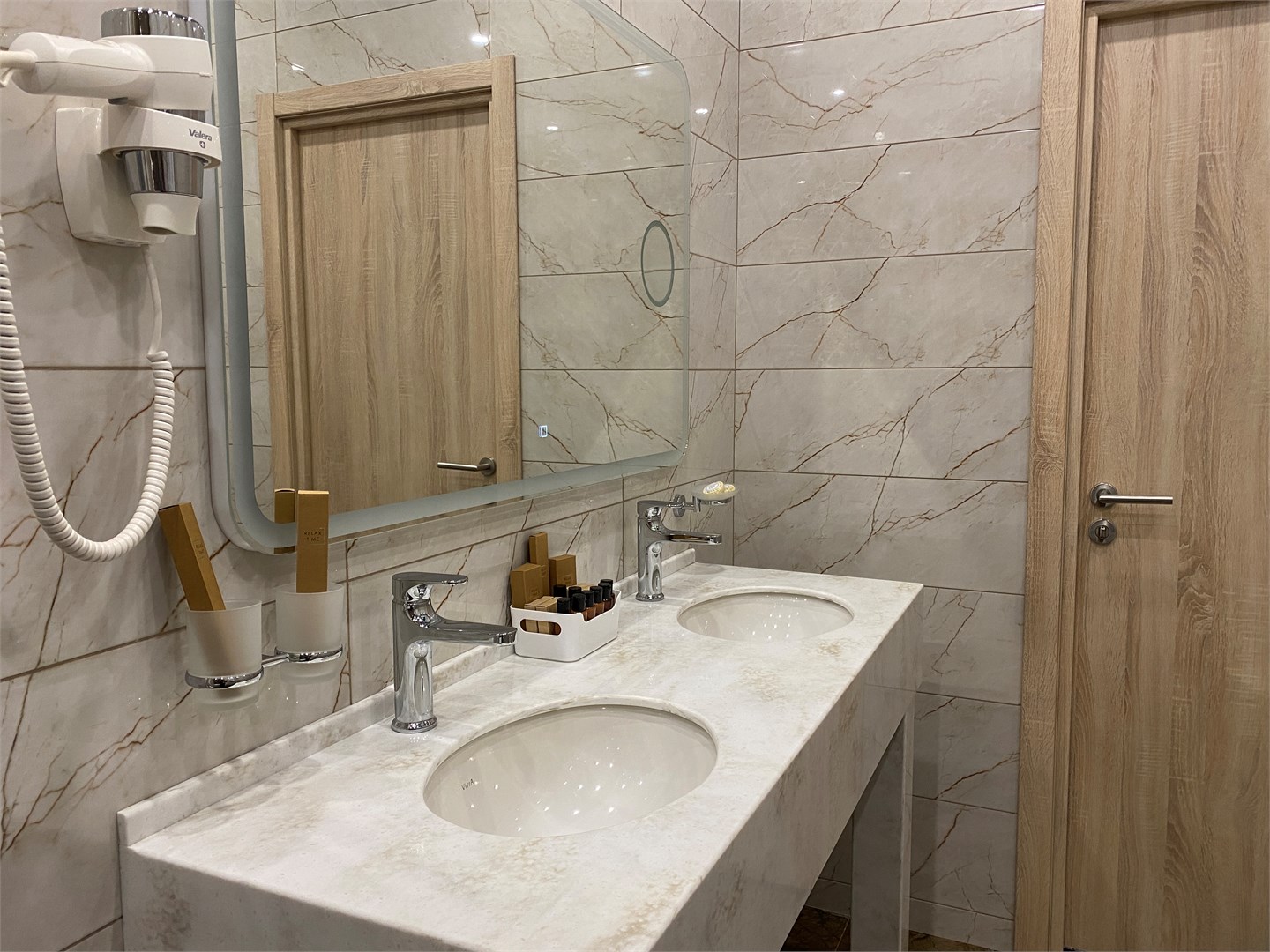 Люкс с балконом в Ерино