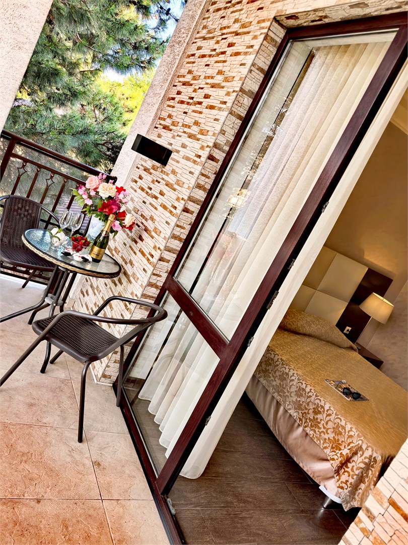 Четырехместный полулюкс с балконом в Dallas