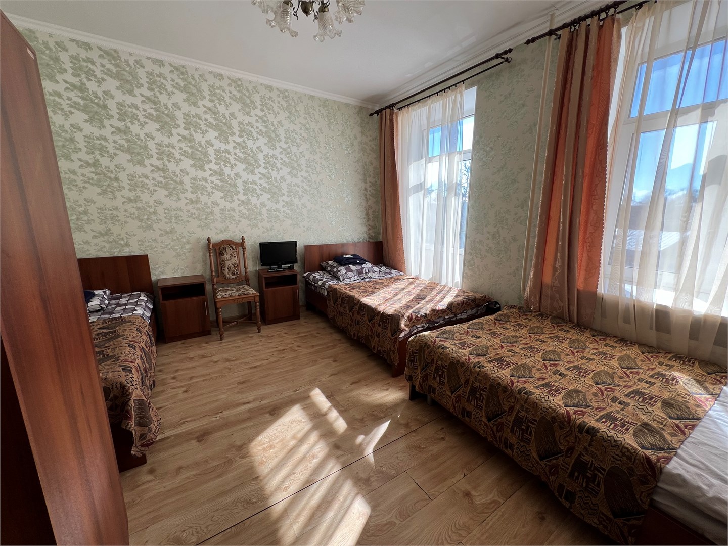 Трехместный номер категории "Стандарт" в Адмирал