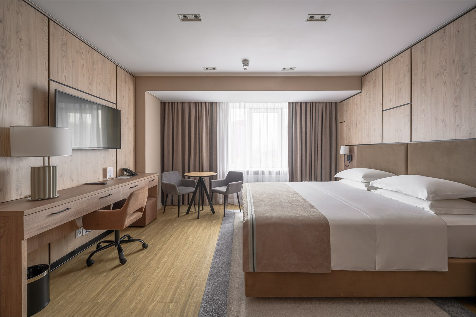 Улучшенный номер с большой кроватью в Гранд Отель by LeePrime