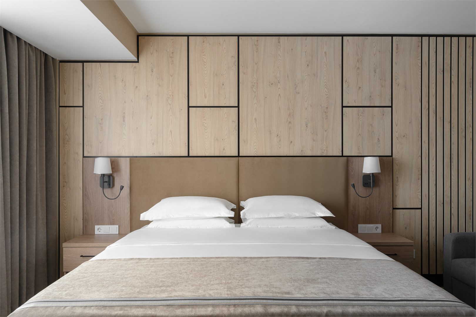 Улучшенный номер с большой кроватью в Гранд Отель by LeePrime