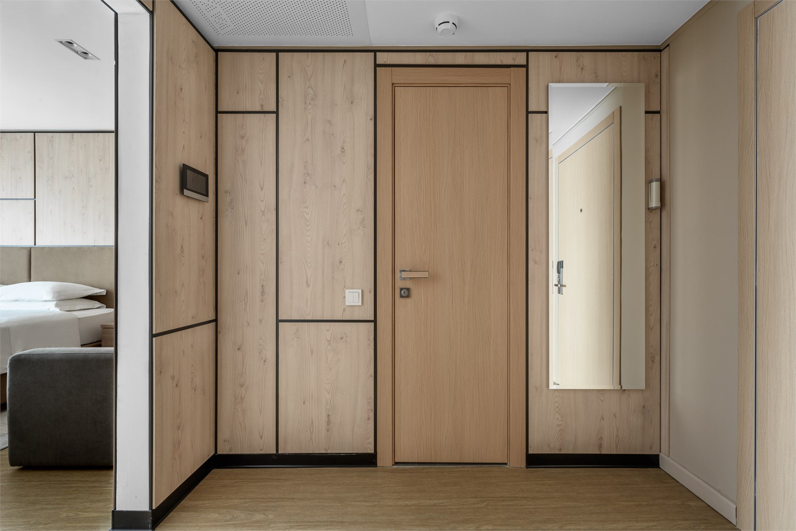 Улучшенный номер с большой кроватью в Гранд Отель by LeePrime