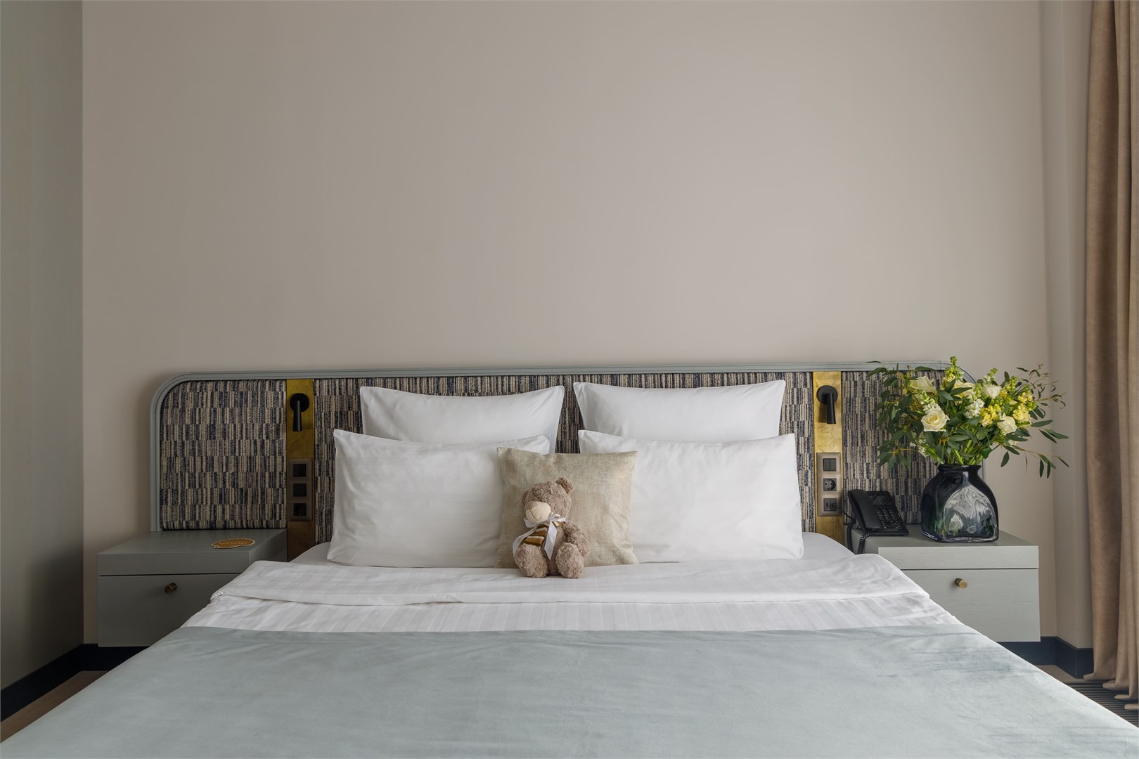 Фотография Стандарт Комфорт большая кровать с видом на море