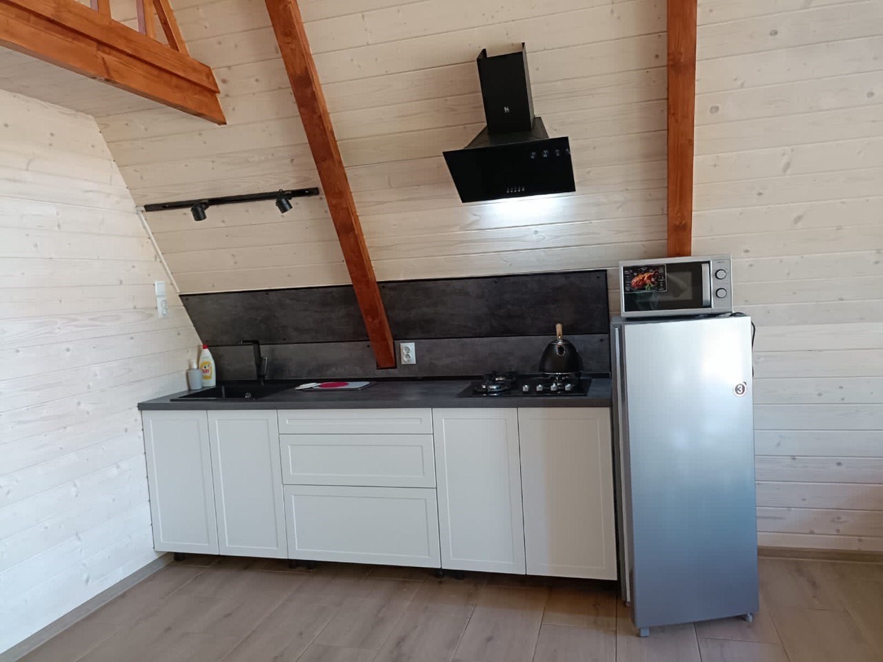 Шестиместный дом с банным чаном и сауной 50м от берега (6+1) в Карелия парк