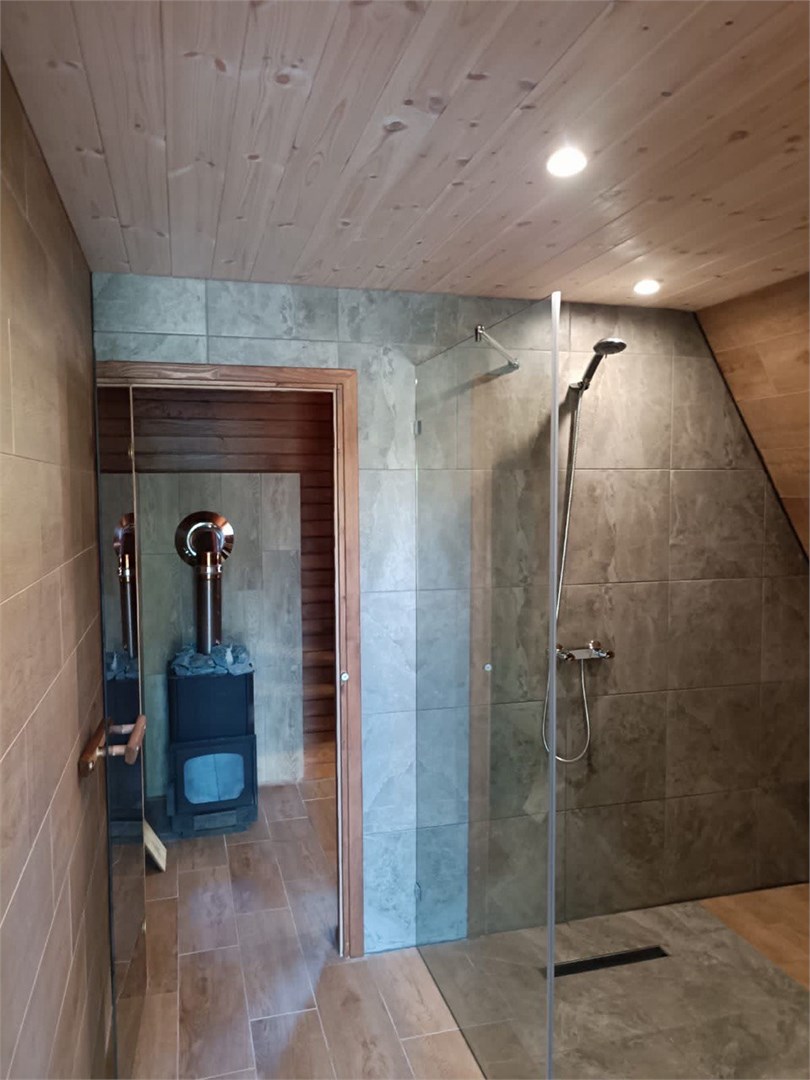 Шестиместный дом с банным чаном и сауной 50м от берега (6+1) в Карелия парк