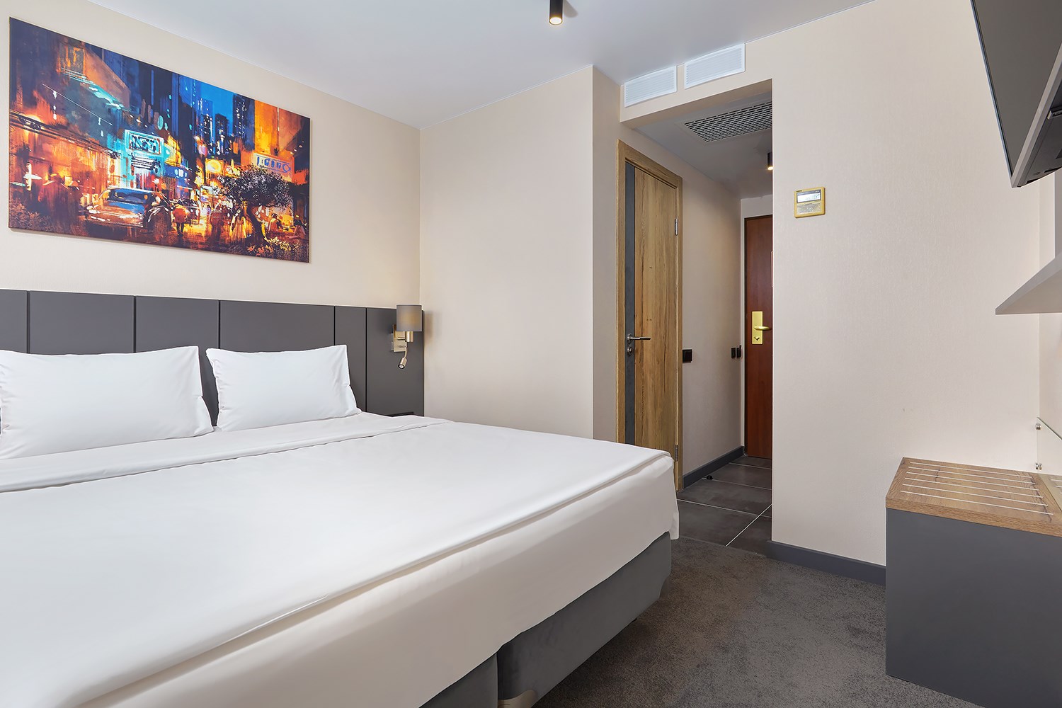 Комфорт с кроватью трансформер  с видом на реку в AZIMUT Отель Нижний Новгород