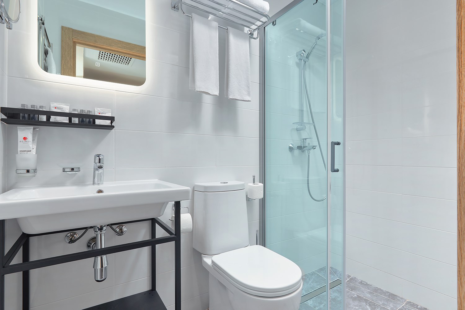 Комфорт с кроватью трансформер  с видом на реку в AZIMUT Отель Нижний Новгород