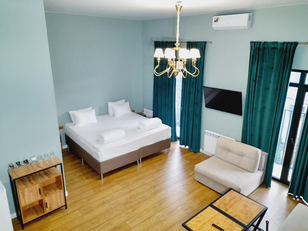 Улучшенный трехместный номер с балконом в Августин