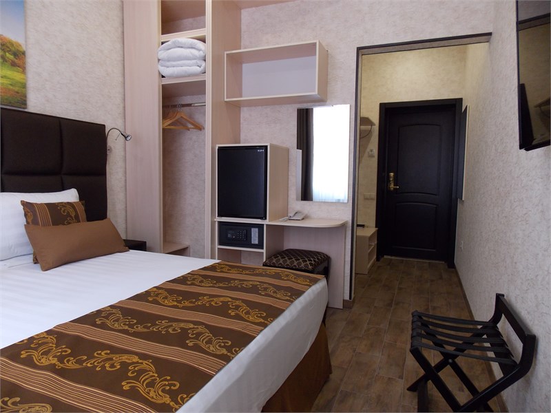 Двухместный номер с 1 кроватью или c  2 отдельными кроватями , без балкона . в Zara