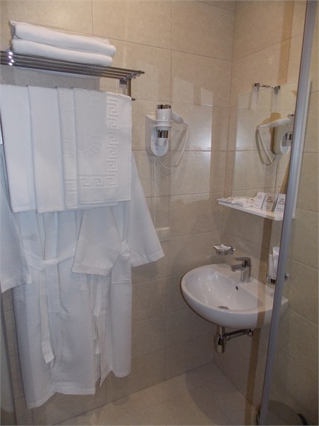 Двухместный номер с 1 кроватью или c  2 отдельными кроватями , без балкона . в Zara