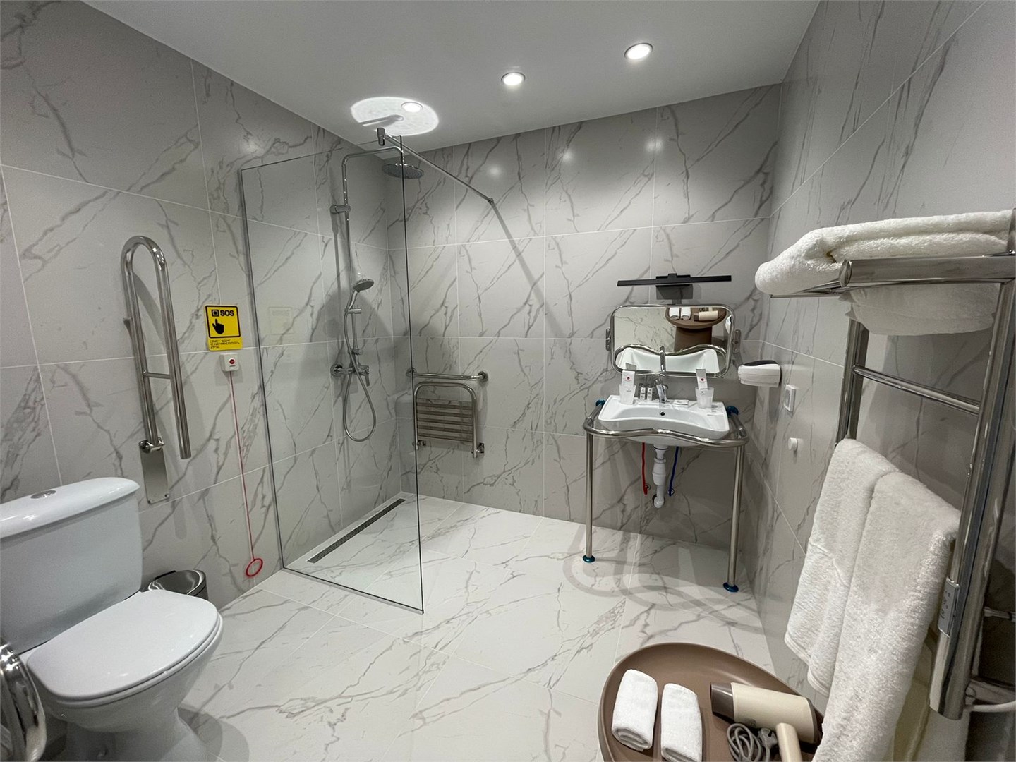 Супериор для людей с инвалидностью в Azimut Сити