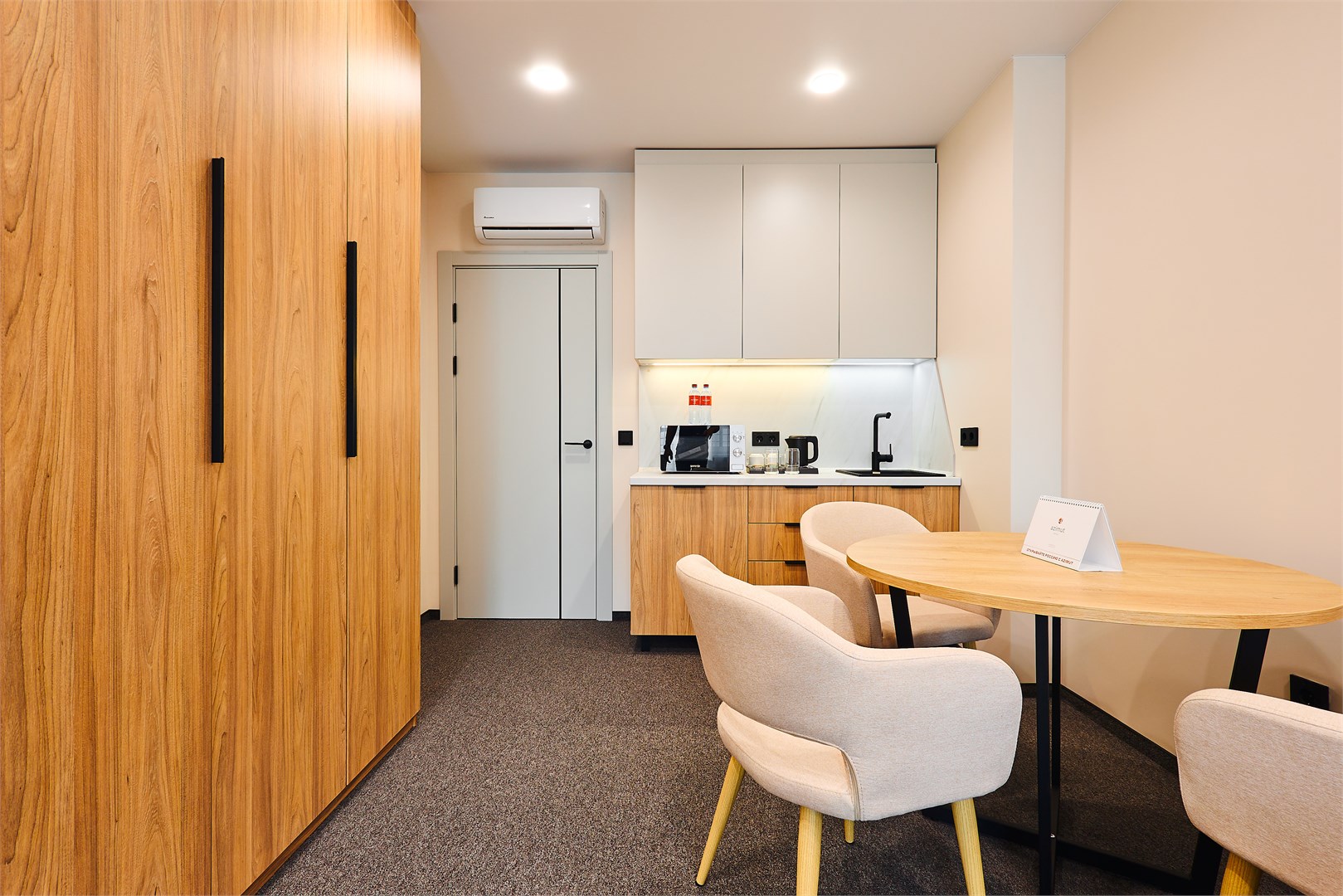 Апартаменты двухкомнатные в Azimut Сити