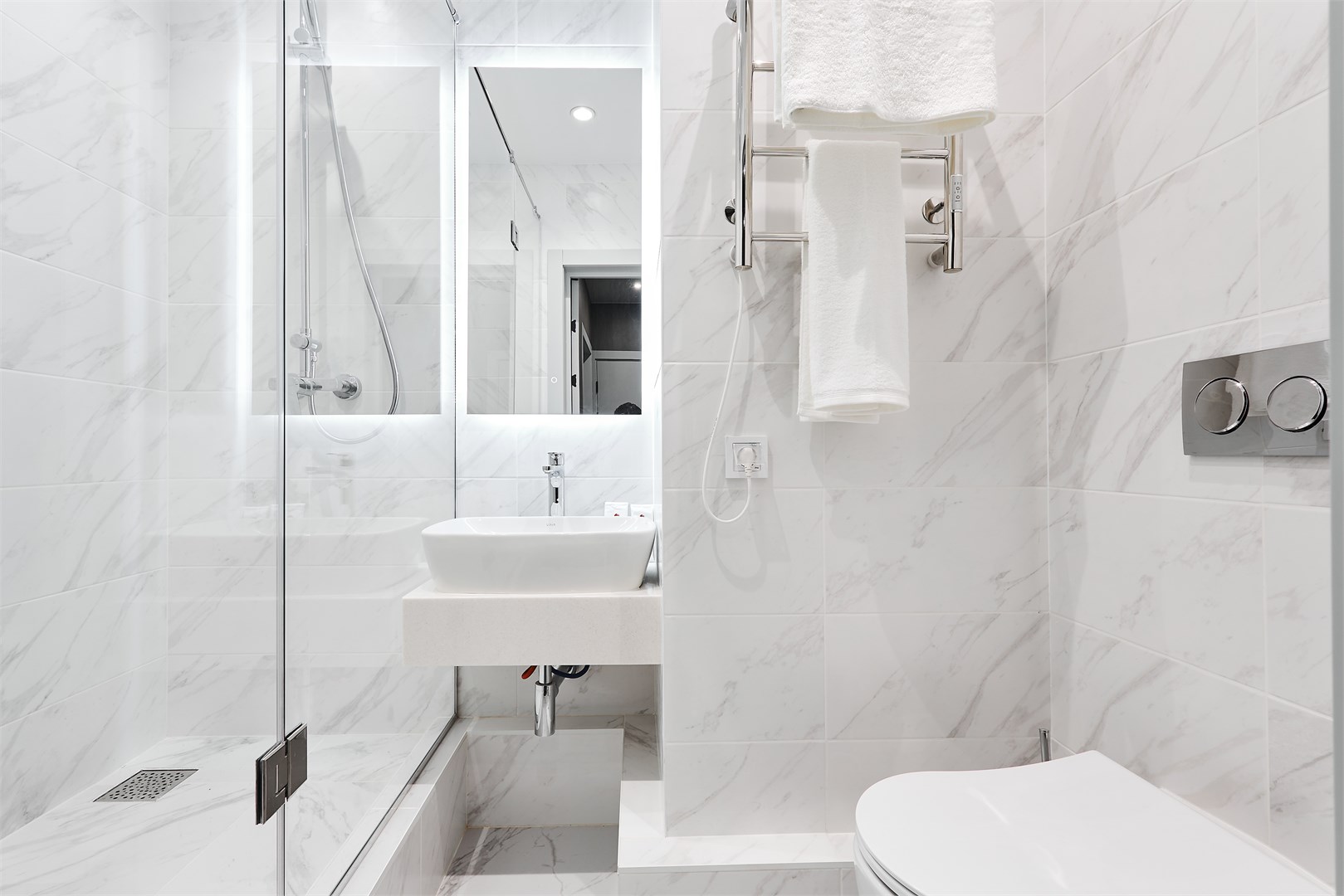 Апартаменты двухкомнатные в Azimut Сити