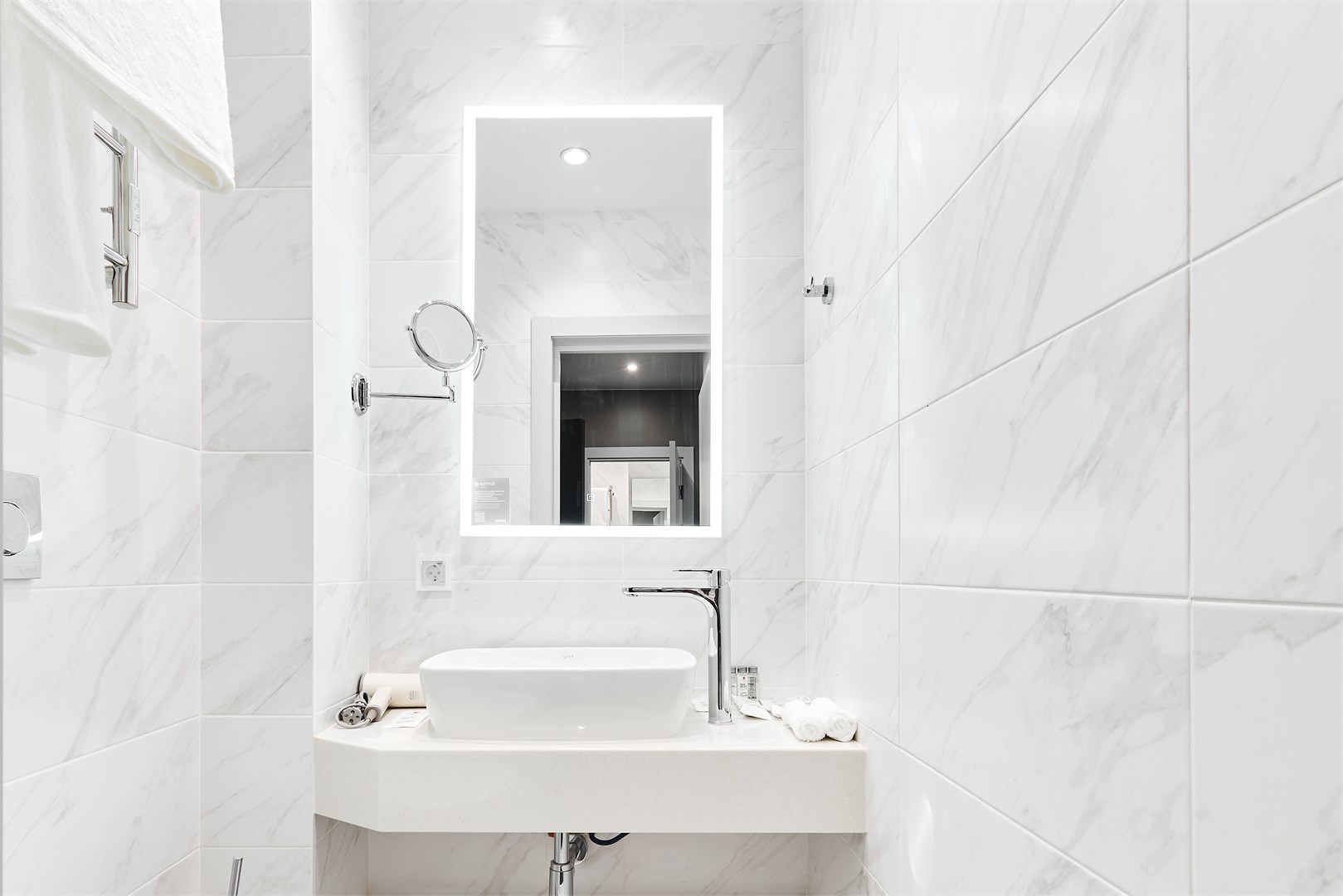 Апартаменты двухкомнатные в Azimut Сити