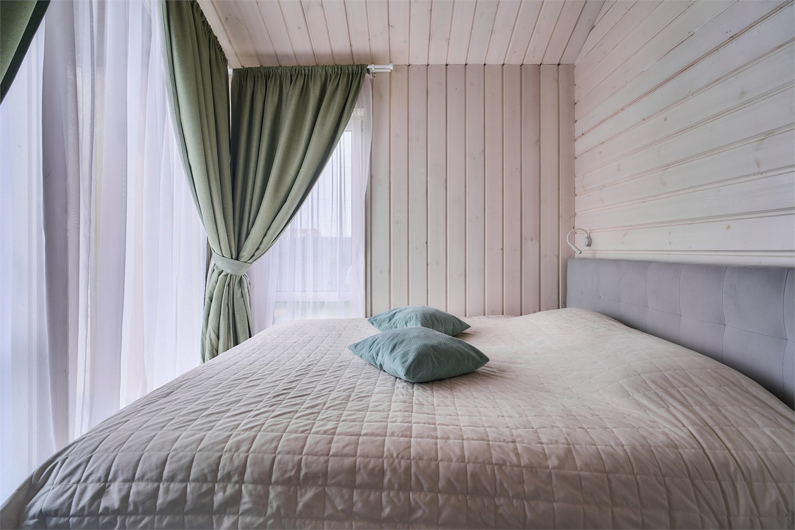 Домик у озера 1(Лато) в Lucky Home Rent