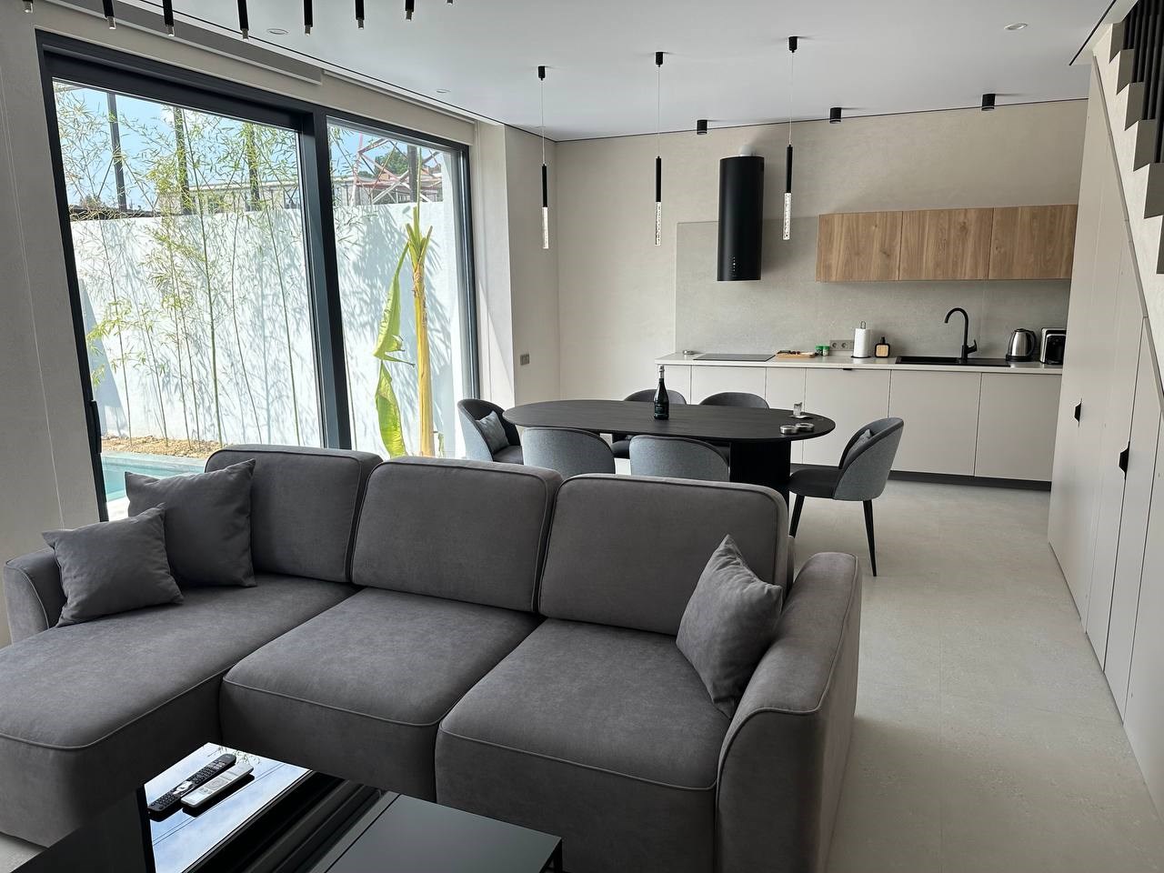 Вилла с видом на реку и личным бассейном в Вилла Мзымта