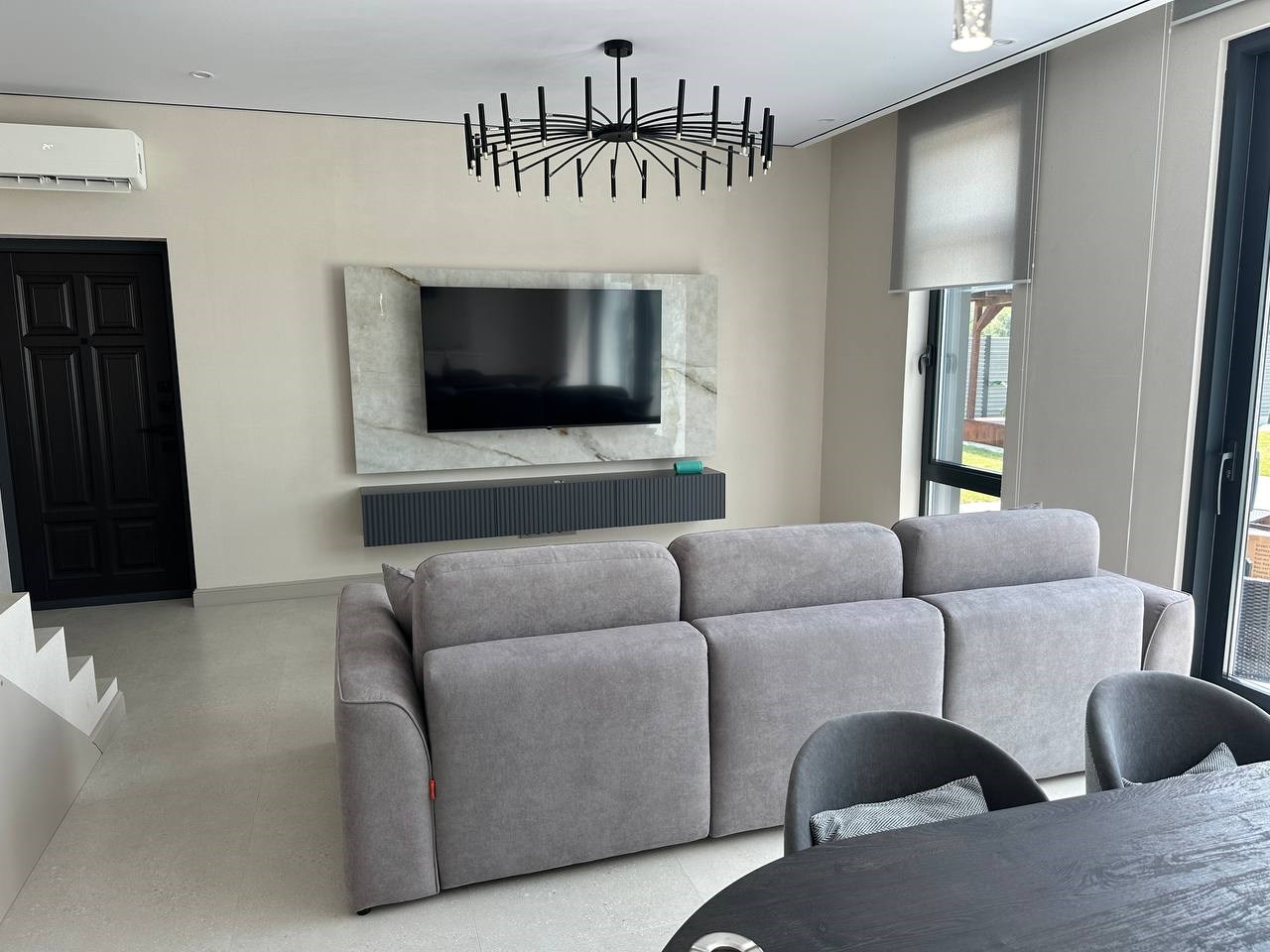 Вилла с видом на реку и личным бассейном в Вилла Мзымта