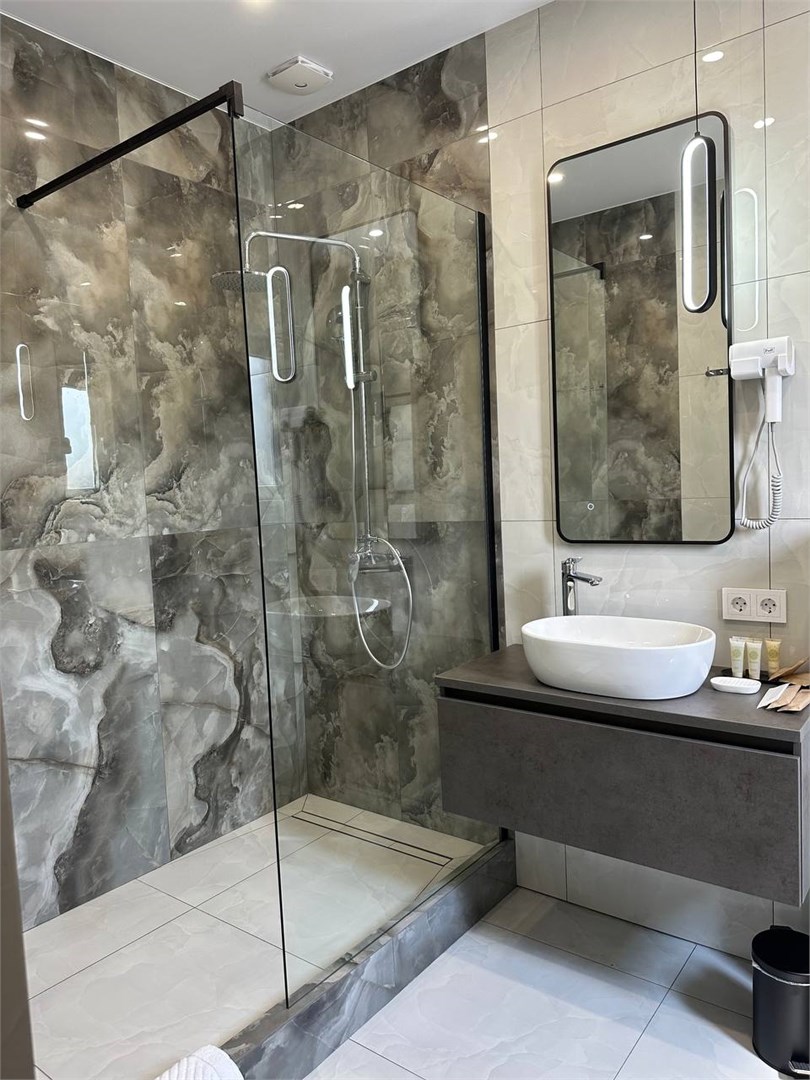 Вилла с видом на реку и личным бассейном в Вилла Мзымта