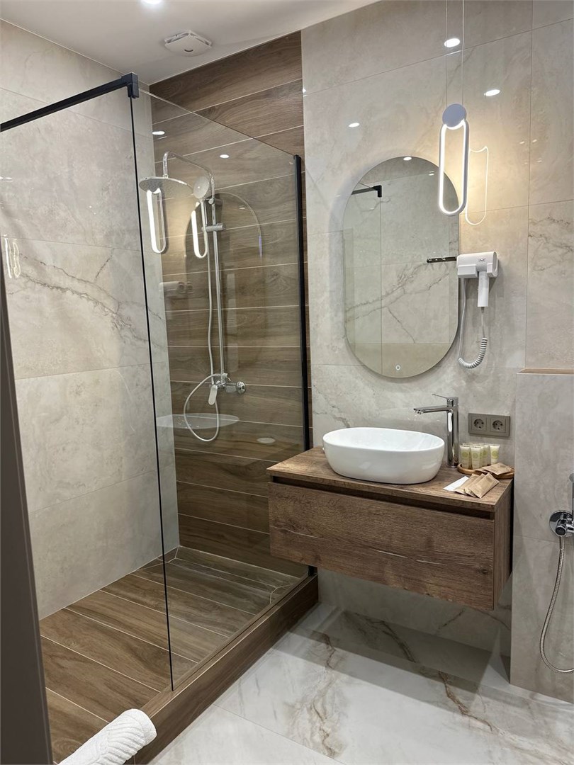 Вилла с видом на реку и личным бассейном в Вилла Мзымта