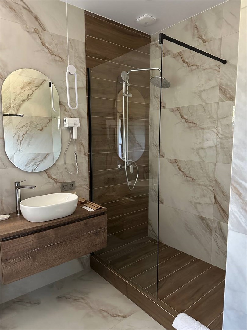 Вилла с видом на реку и личным бассейном в Вилла Мзымта