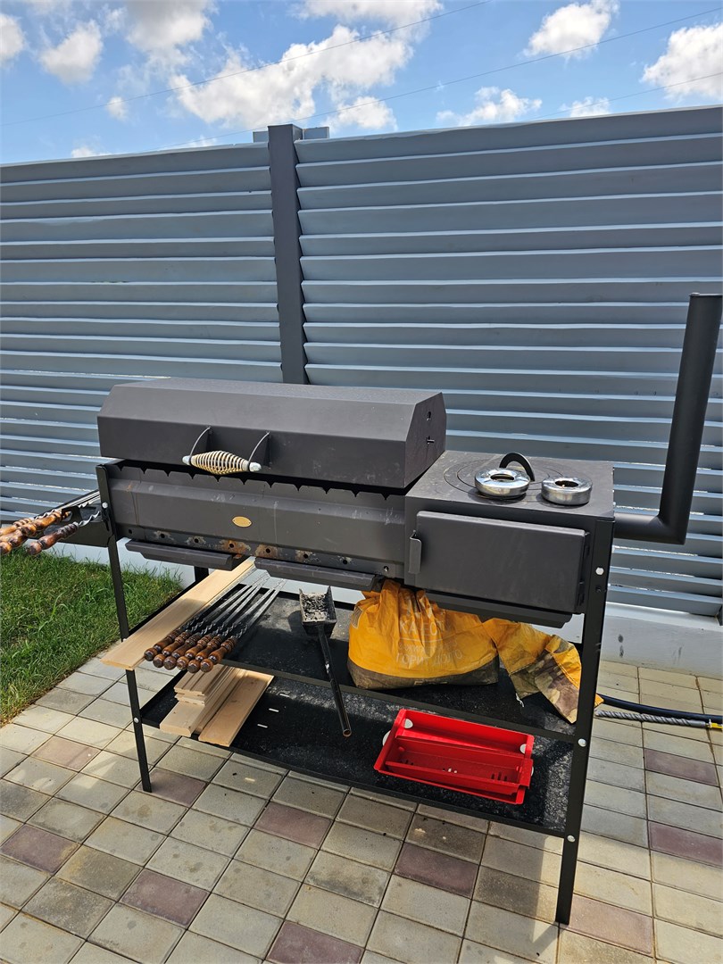 Вилла с видом на реку и личным бассейном в Вилла Мзымта