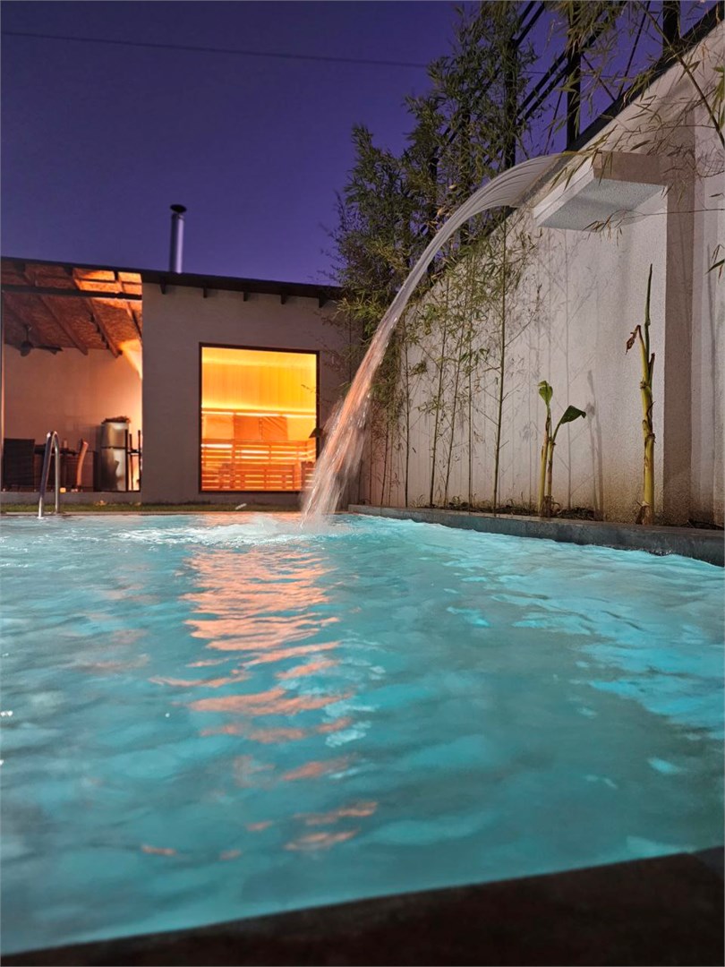 Вилла с видом на реку и личным бассейном в Вилла Мзымта