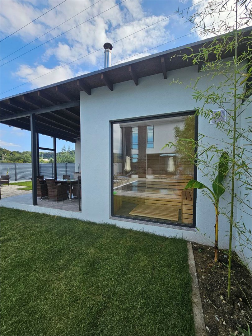 Вилла с видом на реку и личным бассейном в Вилла Мзымта